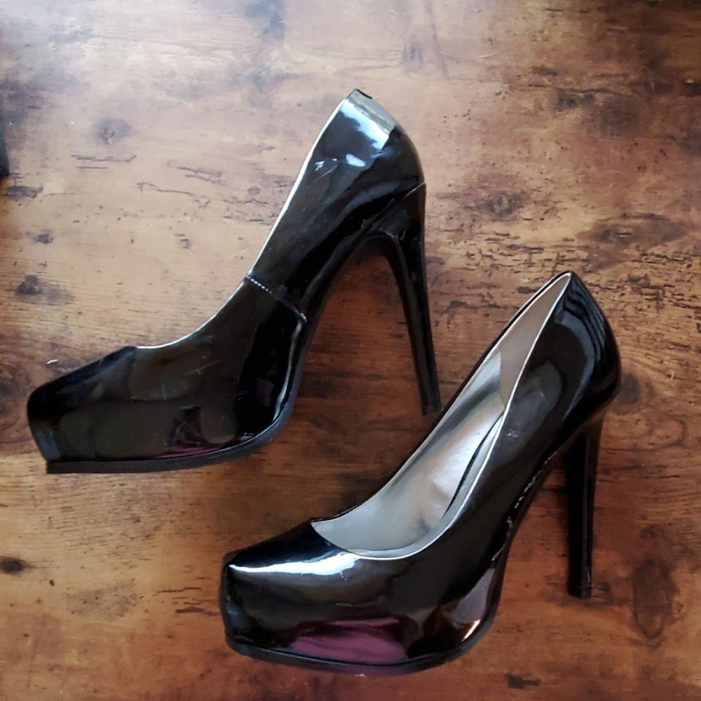 Black GUESS Heels!